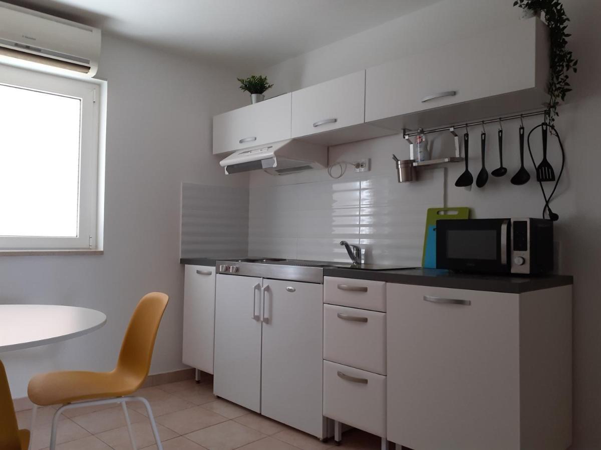 Apartment Zlata ラブ エクステリア 写真