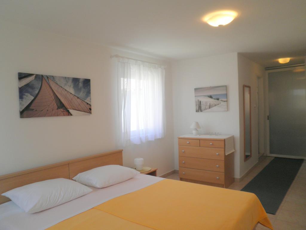 Apartment Zlata ラブ エクステリア 写真